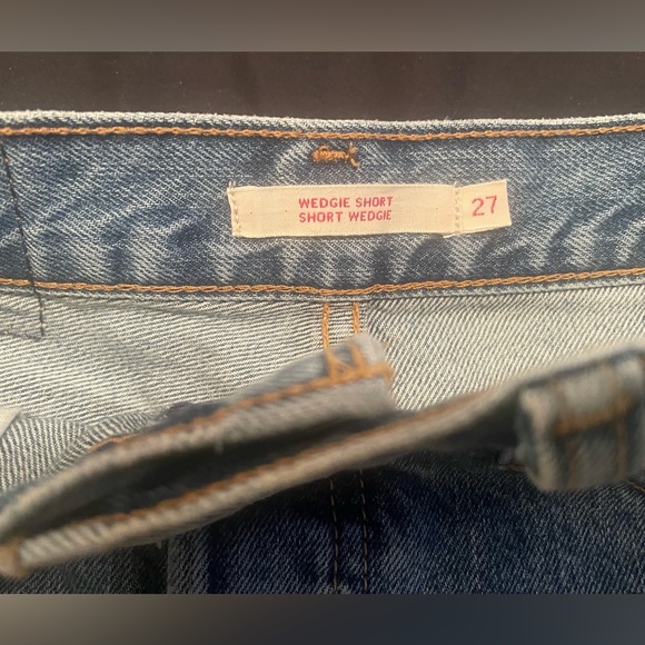 Levi’s wedgie shorts - Picture 3 of 3
